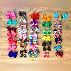 Lot of little girls hair bows, 35+ pieces, different sizes & colors